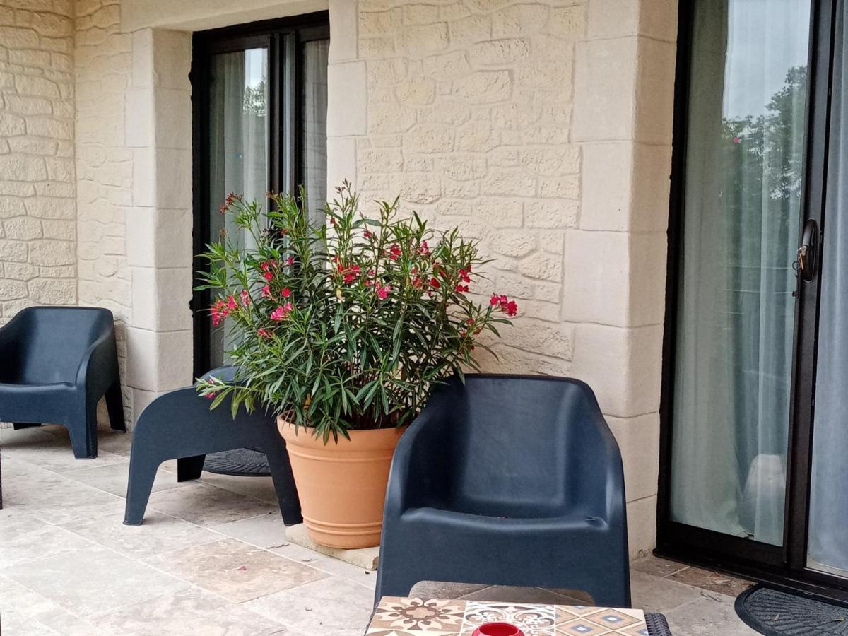 לינה וארוחת בוקר Saint-Maximin  L'Atelier מראה חיצוני תמונה