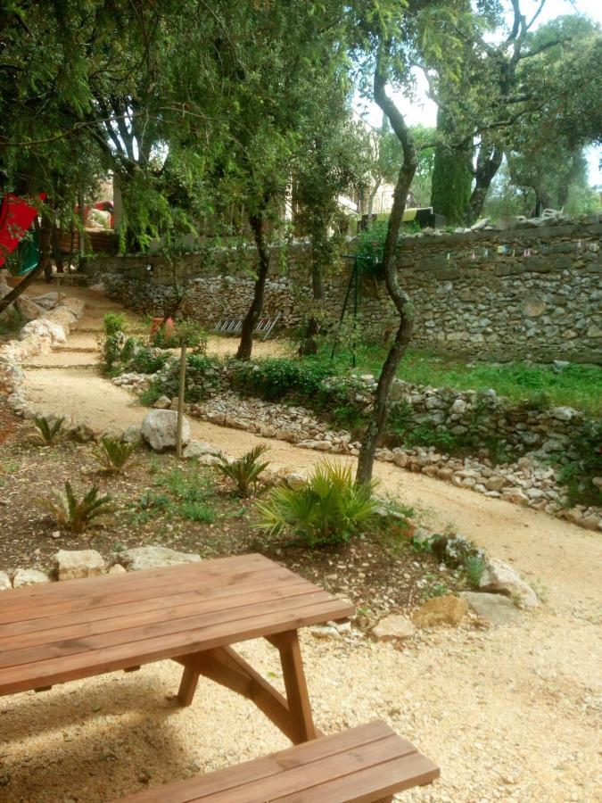 לינה וארוחת בוקר Saint-Maximin  L'Atelier מראה חיצוני תמונה